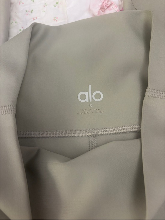 ALO Yoga Pants - ALO Yoga Women's Leggings in Light Beige Taupe